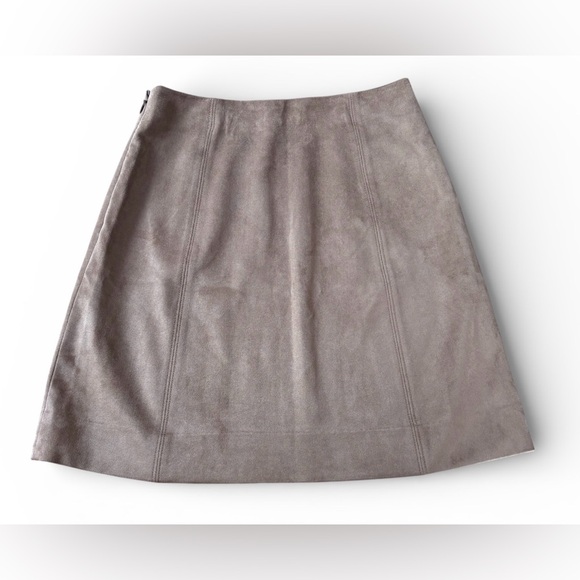 NEW, Babaton Aritzia, Faux Suede A-Line Mini Skirt Capsule Wardrobe, 2, Taupe - Picture 8 of 11